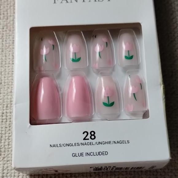 KISS Vogueish Fantasy Pink Press-On Nails - Picture 2 of 5